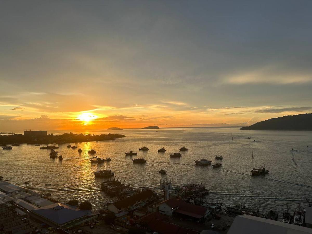 Sunset Seaview Studio Apartment At Kota Kinabalu City Centre 外观 照片